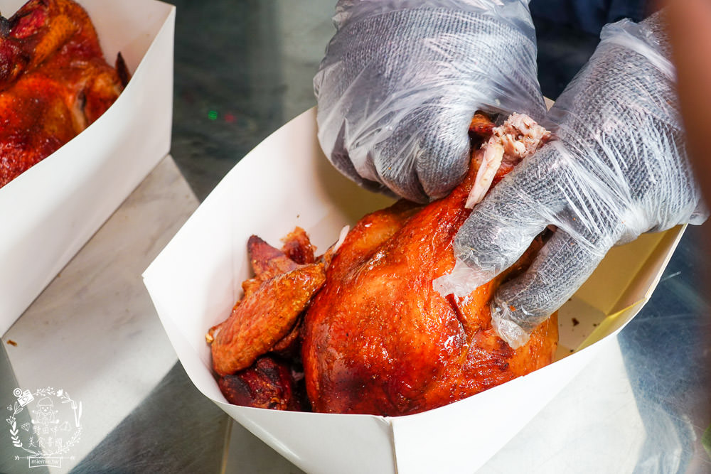 高雄烤雞推薦[泰式瘋烤雞大寮店]連平日都人潮滿滿的高CP值烤雞?銷魂泰式醬酸辣超開胃!
