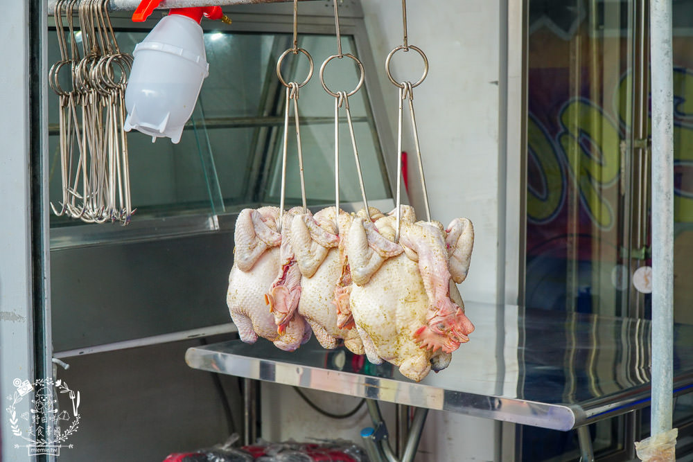 高雄烤雞推薦[泰式瘋烤雞大寮店]連平日都人潮滿滿的高CP值烤雞?銷魂泰式醬酸辣超開胃!