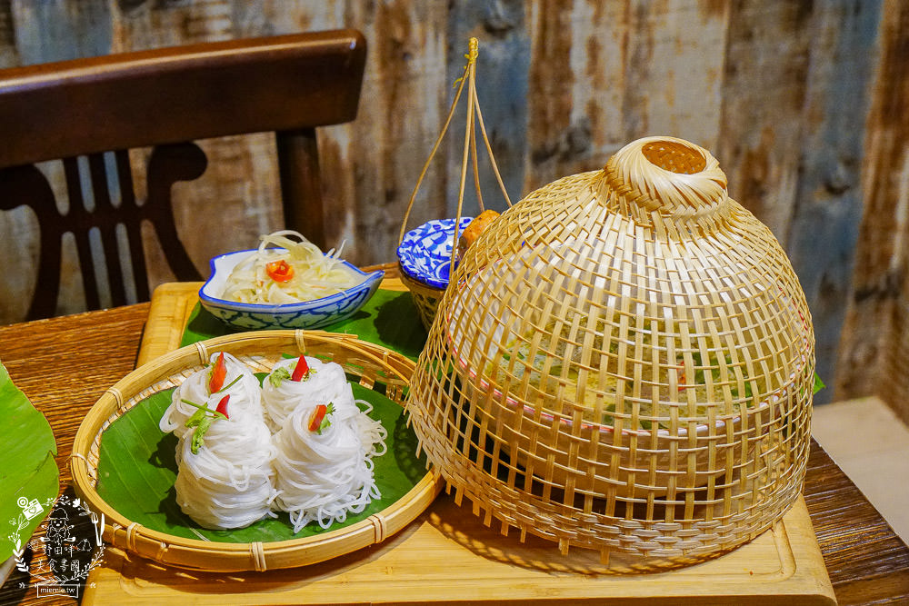 高雄網美餐廳[泰泰餐桌]一個人也可爽吃泰國料理/河堤路絕美餐廳