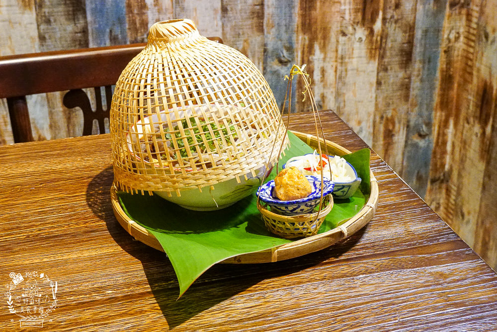 高雄網美餐廳[泰泰餐桌]一個人也可爽吃泰國料理/河堤路絕美餐廳