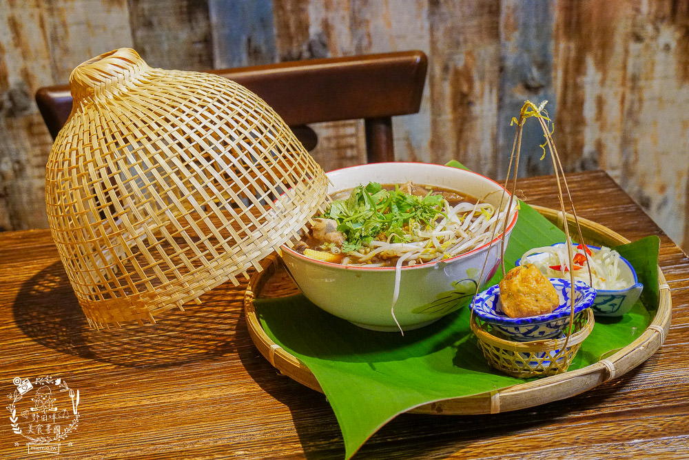 高雄網美餐廳[泰泰餐桌]一個人也可爽吃泰國料理/河堤路絕美餐廳