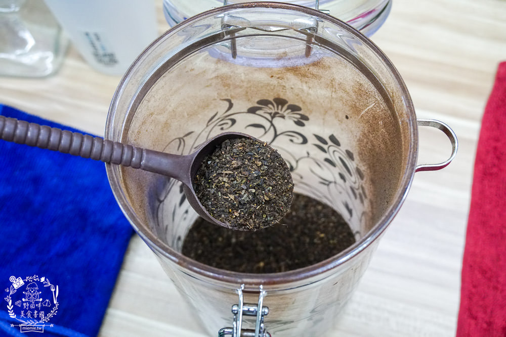 高雄[泰瘋狂手沖泰飲]居然有七種口味的超繽紛手標牌泰式奶茶?超夢幻蜂蜜檸檬蝶豆花星空漸層超好拍!