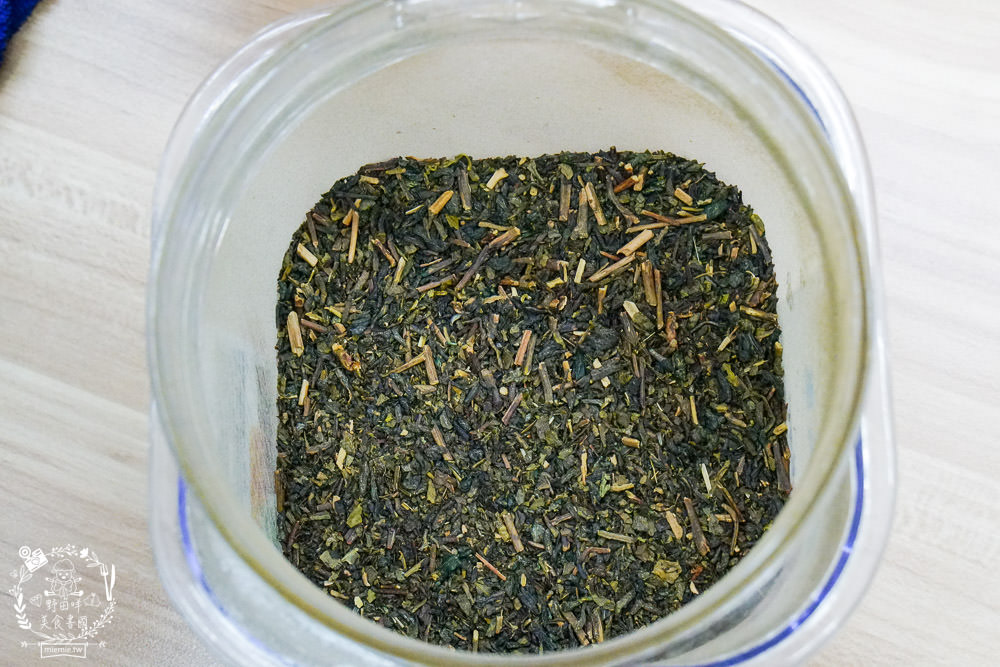 高雄[泰瘋狂手沖泰飲]居然有七種口味的超繽紛手標牌泰式奶茶?超夢幻蜂蜜檸檬蝶豆花星空漸層超好拍!