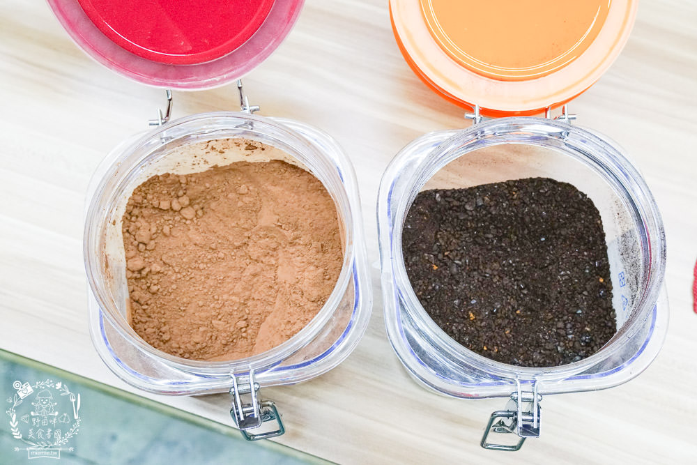 高雄[泰瘋狂手沖泰飲]居然有七種口味的超繽紛手標牌泰式奶茶?超夢幻蜂蜜檸檬蝶豆花星空漸層超好拍!