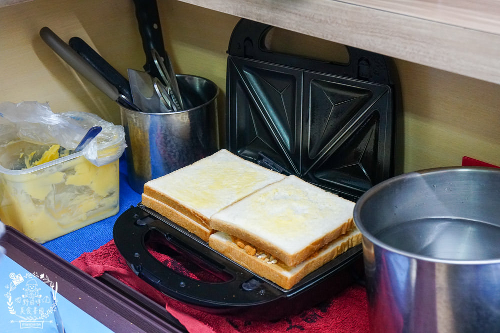 高雄[泰瘋狂手沖泰飲]居然有七種口味的超繽紛手標牌泰式奶茶?超夢幻蜂蜜檸檬蝶豆花星空漸層超好拍!