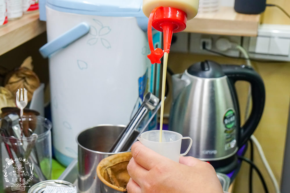 高雄[泰瘋狂手沖泰飲]居然有七種口味的超繽紛手標牌泰式奶茶?超夢幻蜂蜜檸檬蝶豆花星空漸層超好拍!