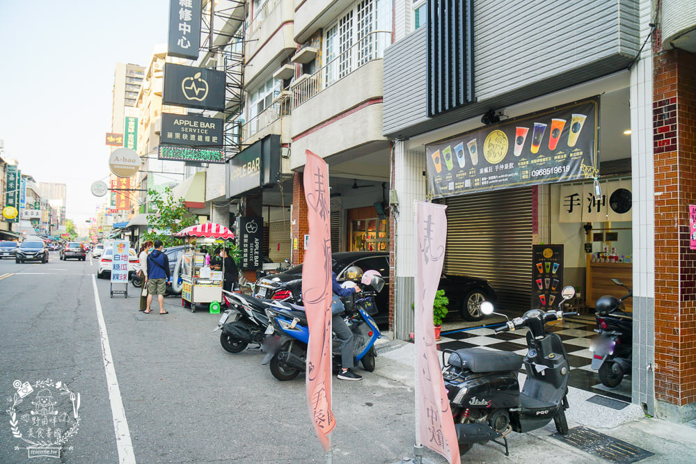 高雄[泰瘋狂手沖泰飲]居然有七種口味的超繽紛手標牌泰式奶茶?超夢幻蜂蜜檸檬蝶豆花星空漸層超好拍!