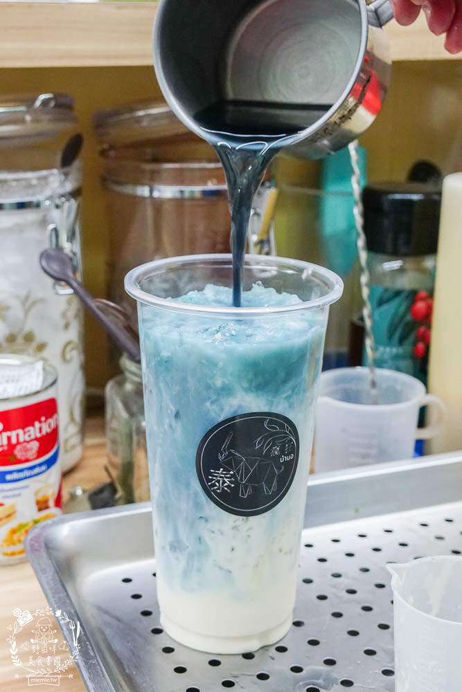 高雄[泰瘋狂手沖泰飲]居然有七種口味的超繽紛手標牌泰式奶茶?超夢幻蜂蜜檸檬蝶豆花星空漸層超好拍!