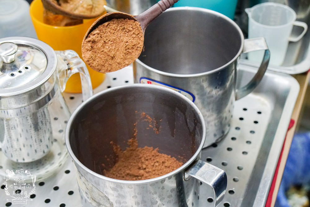 高雄[泰瘋狂手沖泰飲]居然有七種口味的超繽紛手標牌泰式奶茶?超夢幻蜂蜜檸檬蝶豆花星空漸層超好拍!