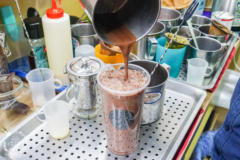 高雄[泰瘋狂手沖泰飲]居然有七種口味的超繽紛手標牌泰式奶茶?超夢幻蜂蜜檸檬蝶豆花星空漸層超好拍!