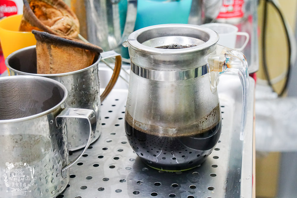 高雄[泰瘋狂手沖泰飲]居然有七種口味的超繽紛手標牌泰式奶茶?超夢幻蜂蜜檸檬蝶豆花星空漸層超好拍!