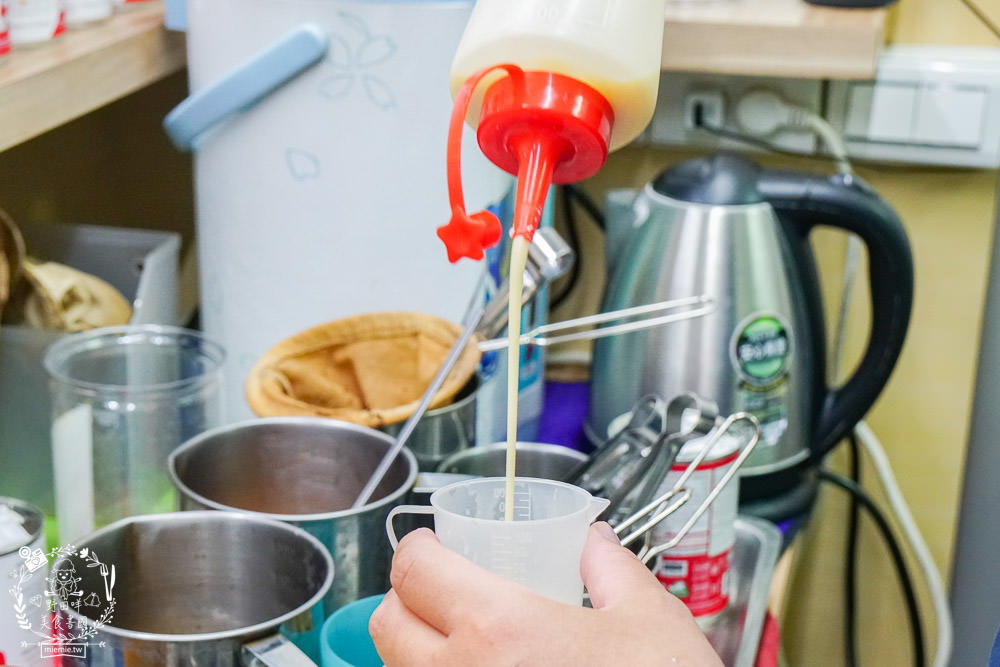 高雄[泰瘋狂手沖泰飲]居然有七種口味的超繽紛手標牌泰式奶茶?超夢幻蜂蜜檸檬蝶豆花星空漸層超好拍!