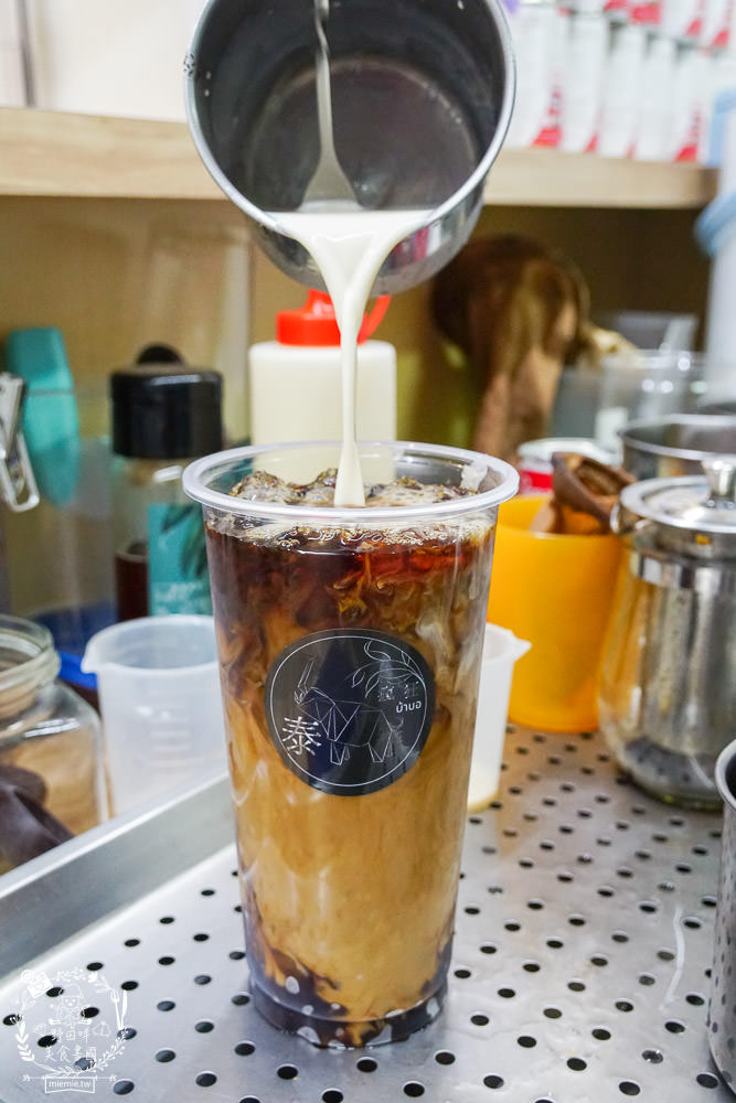 高雄[泰瘋狂手沖泰飲]居然有七種口味的超繽紛手標牌泰式奶茶?超夢幻蜂蜜檸檬蝶豆花星空漸層超好拍!