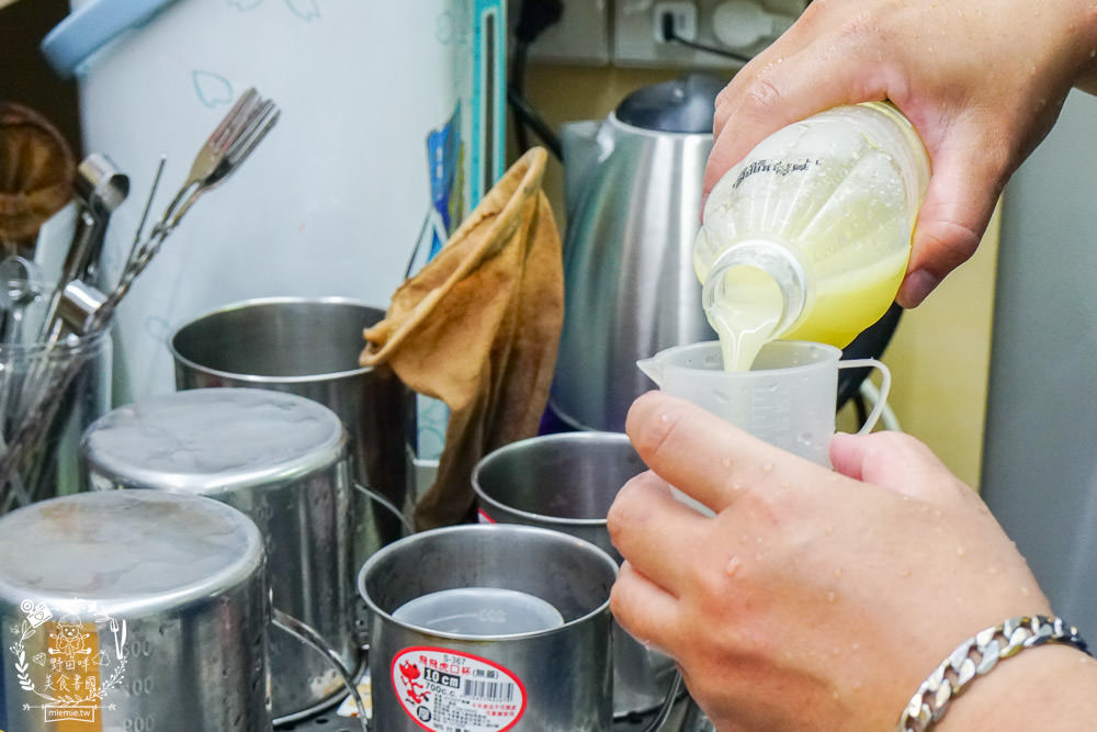 高雄[泰瘋狂手沖泰飲]居然有七種口味的超繽紛手標牌泰式奶茶?超夢幻蜂蜜檸檬蝶豆花星空漸層超好拍!