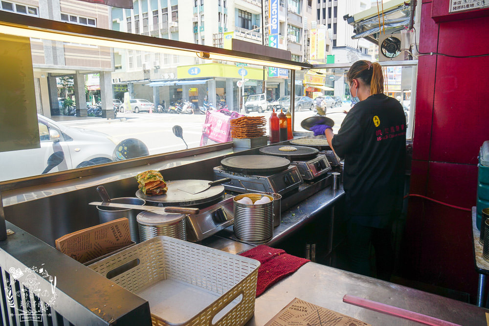 高雄[洪記煎餅果子]超人氣天津小吃!爆漿起司雙蛋必點!堪稱豐盛版的可麗餅?