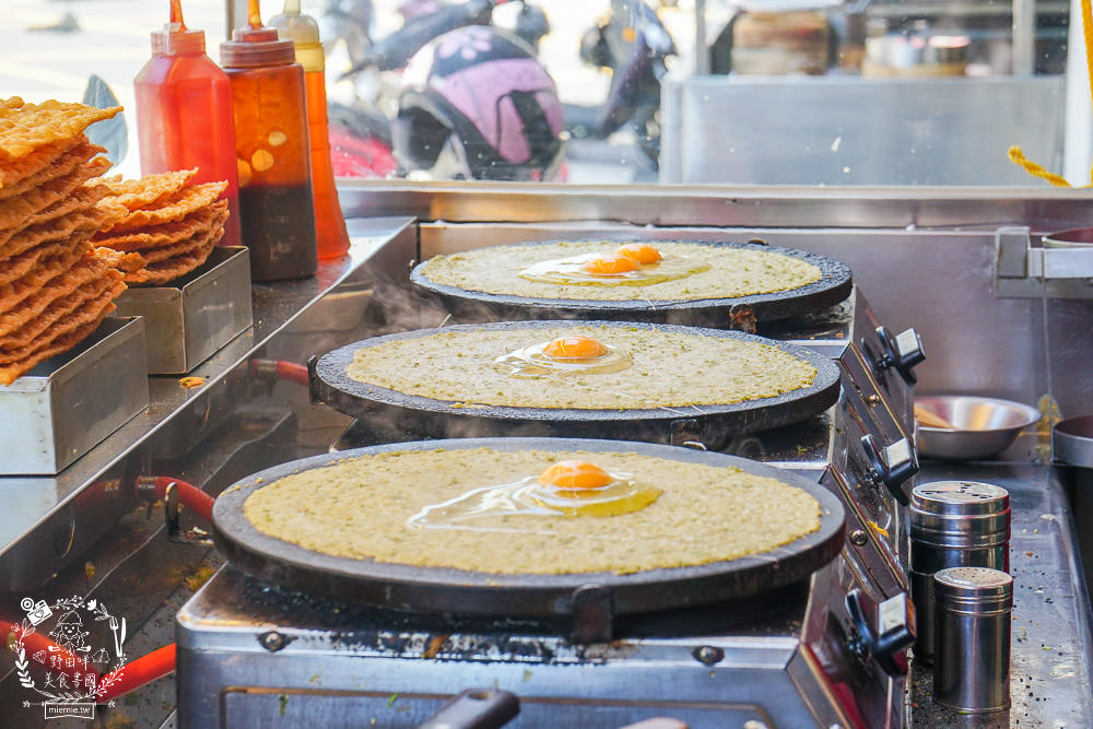高雄[洪記煎餅果子]超人氣天津小吃!爆漿起司雙蛋必點!堪稱豐盛版的可麗餅?