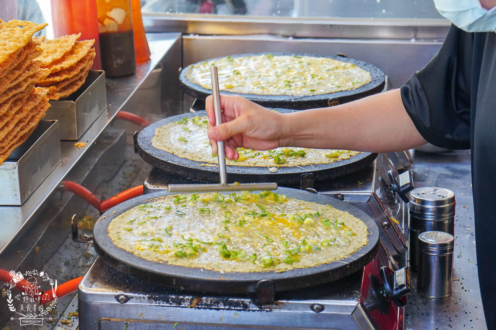高雄[洪記煎餅果子]超人氣天津小吃!爆漿起司雙蛋必點!堪稱豐盛版的可麗餅?