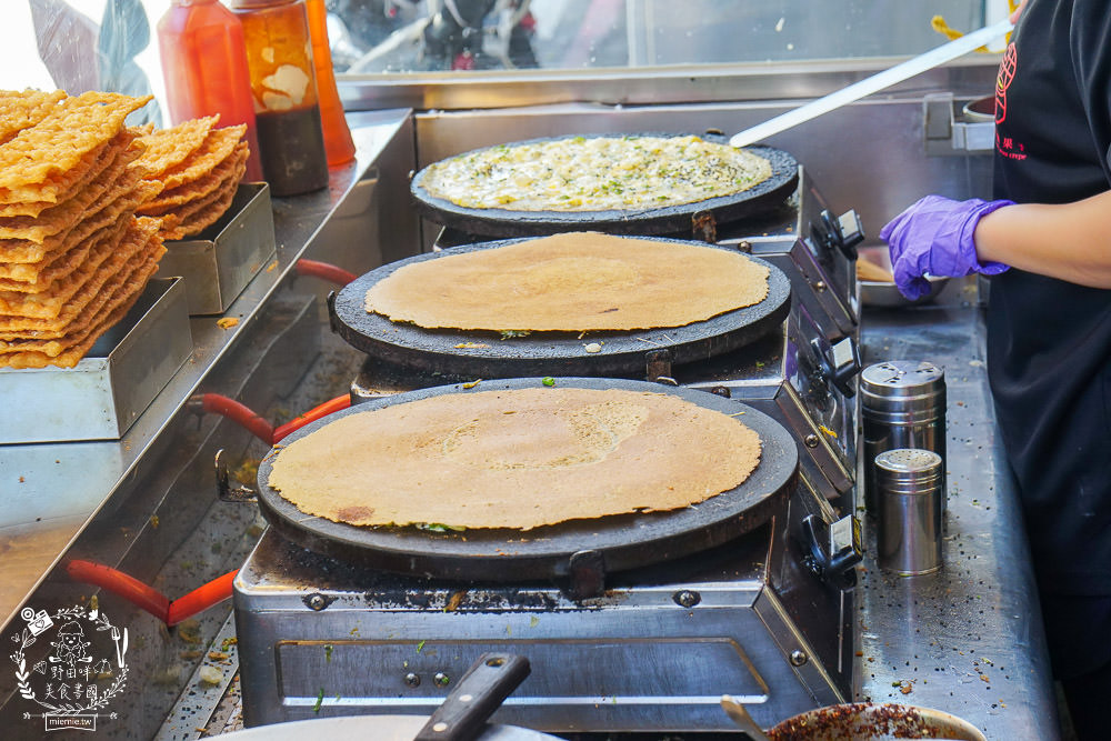 高雄[洪記煎餅果子]超人氣天津小吃!爆漿起司雙蛋必點!堪稱豐盛版的可麗餅?
