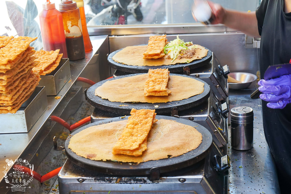 高雄[洪記煎餅果子]超人氣天津小吃!爆漿起司雙蛋必點!堪稱豐盛版的可麗餅?
