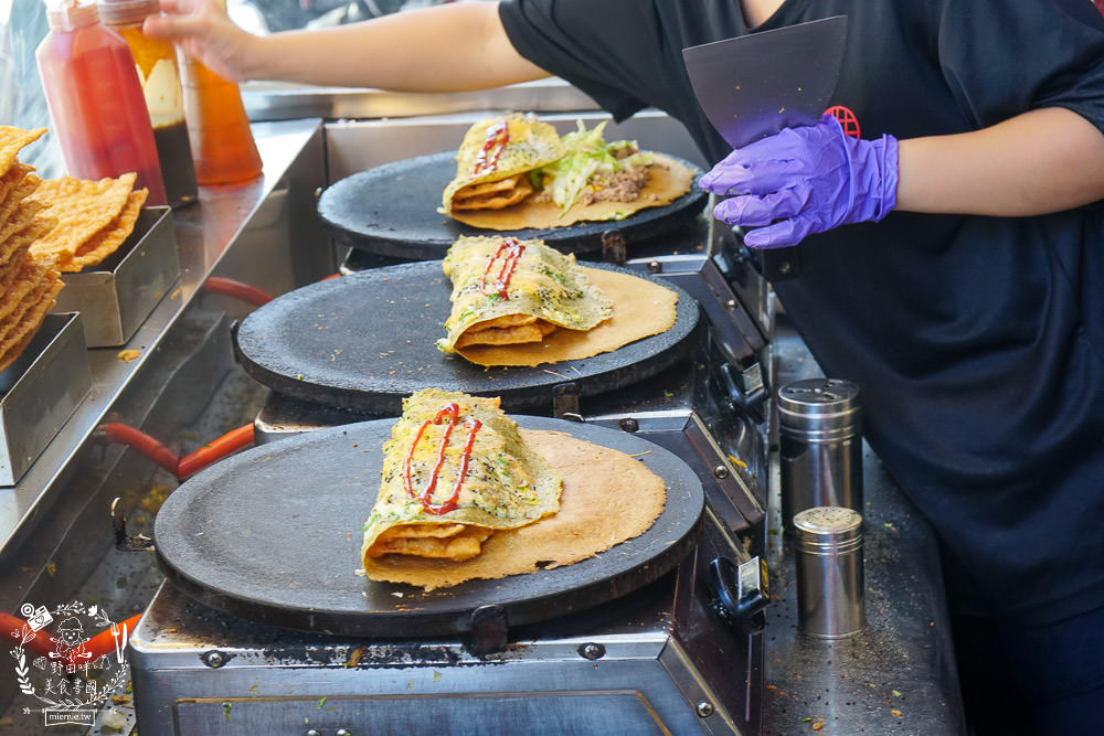 高雄[洪記煎餅果子]超人氣天津小吃!爆漿起司雙蛋必點!堪稱豐盛版的可麗餅?