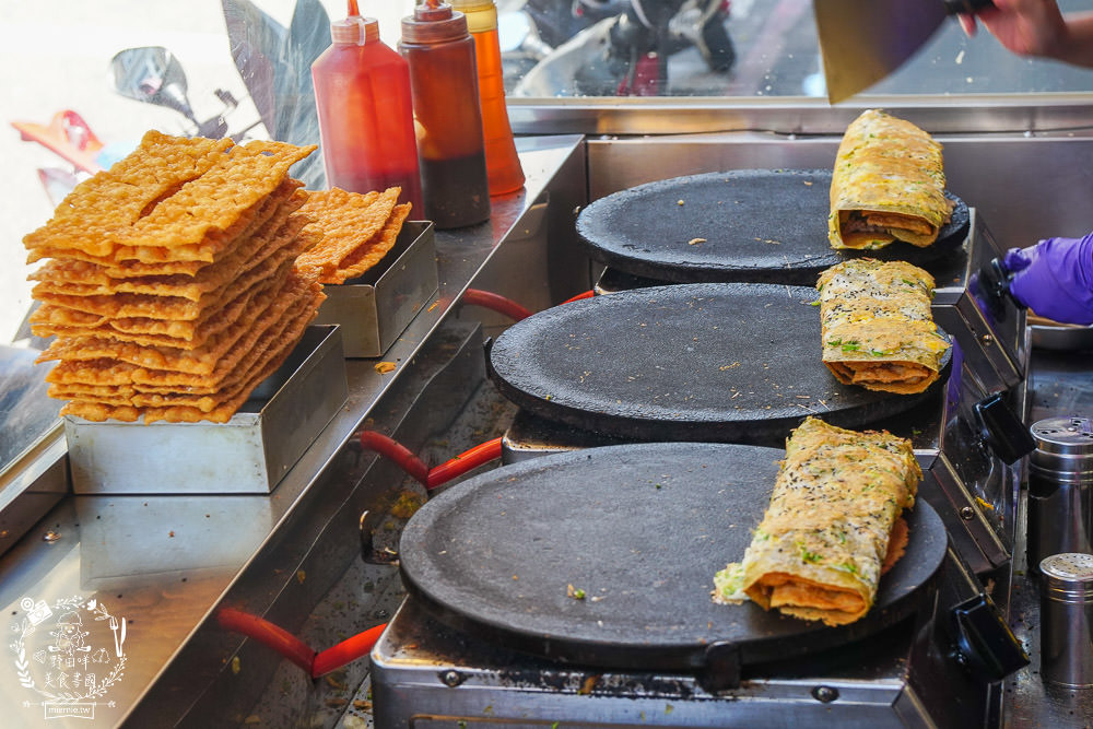 高雄[洪記煎餅果子]超人氣天津小吃!爆漿起司雙蛋必點!堪稱豐盛版的可麗餅?