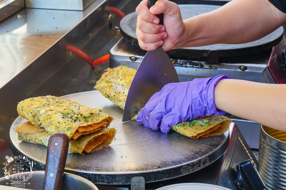 高雄[洪記煎餅果子]超人氣天津小吃!爆漿起司雙蛋必點!堪稱豐盛版的可麗餅?