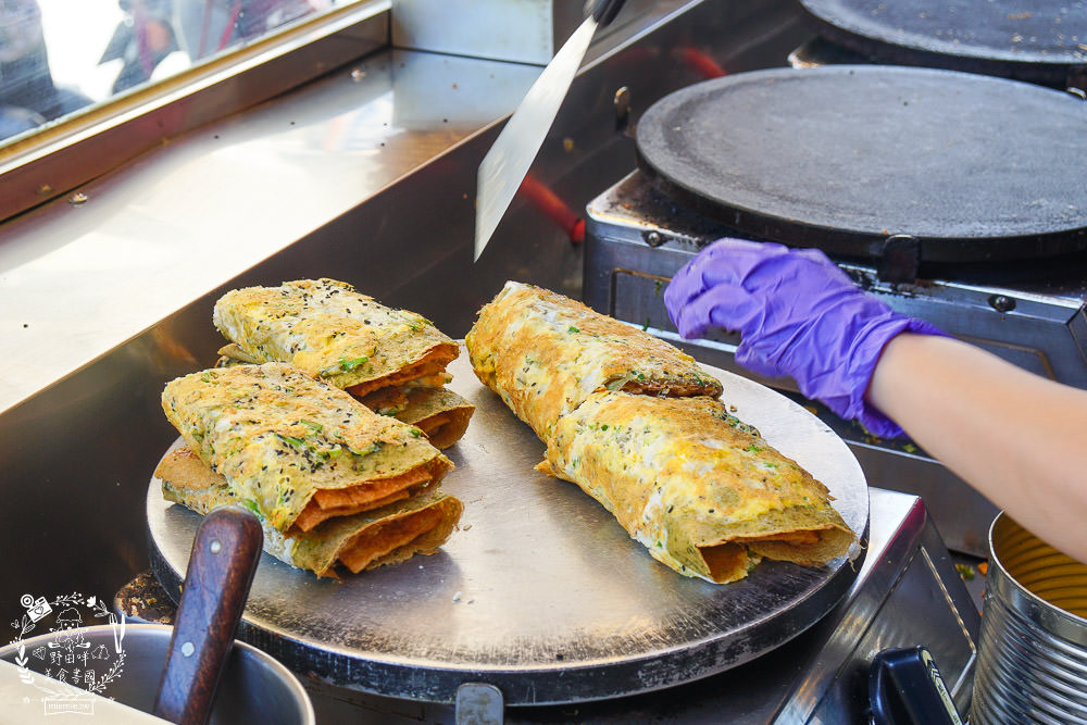 高雄[洪記煎餅果子]超人氣天津小吃!爆漿起司雙蛋必點!堪稱豐盛版的可麗餅?
