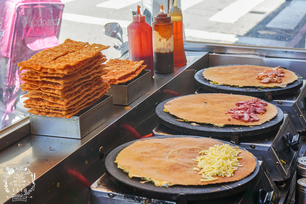 高雄[洪記煎餅果子]超人氣天津小吃!爆漿起司雙蛋必點!堪稱豐盛版的可麗餅?