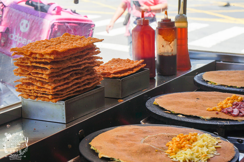 高雄[洪記煎餅果子]超人氣天津小吃!爆漿起司雙蛋必點!堪稱豐盛版的可麗餅?