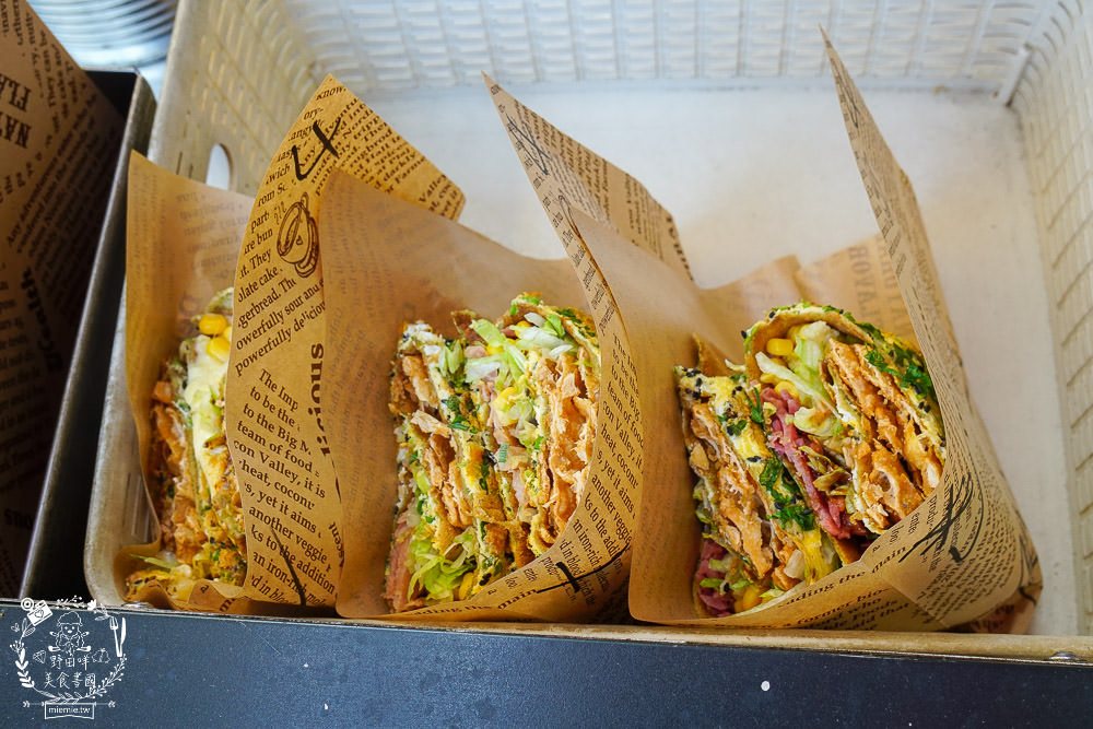 高雄[洪記煎餅果子]超人氣天津小吃!爆漿起司雙蛋必點!堪稱豐盛版的可麗餅?