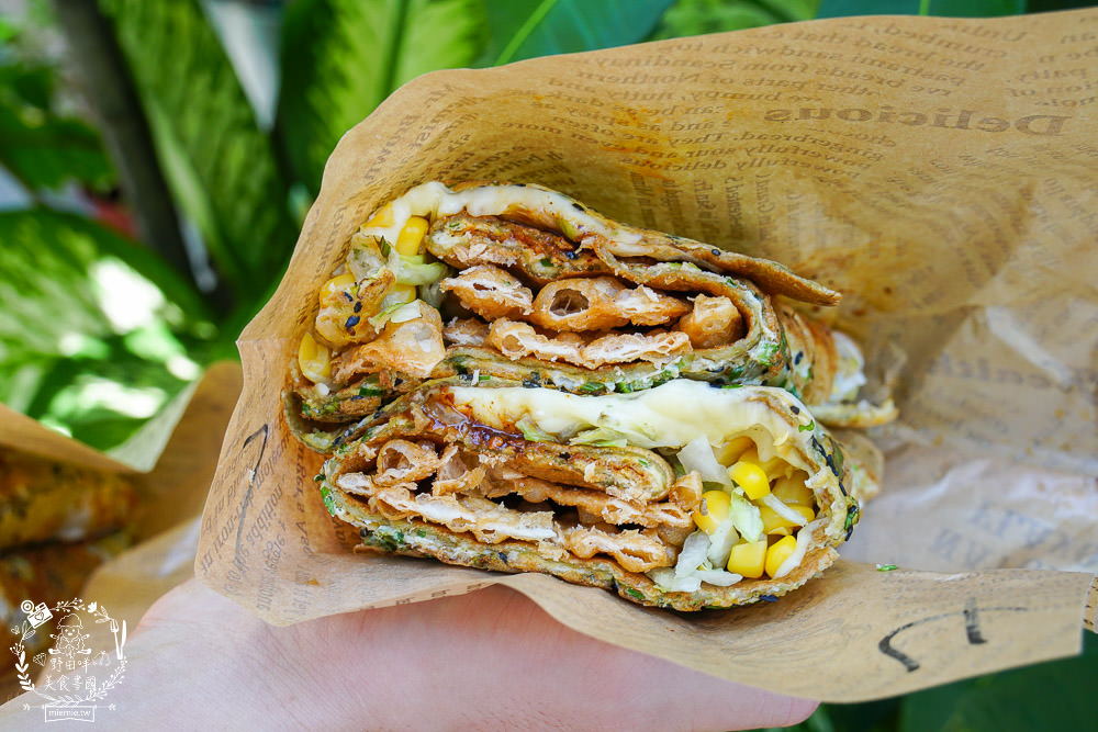 高雄[洪記煎餅果子]超人氣天津小吃!爆漿起司雙蛋必點!堪稱豐盛版的可麗餅?