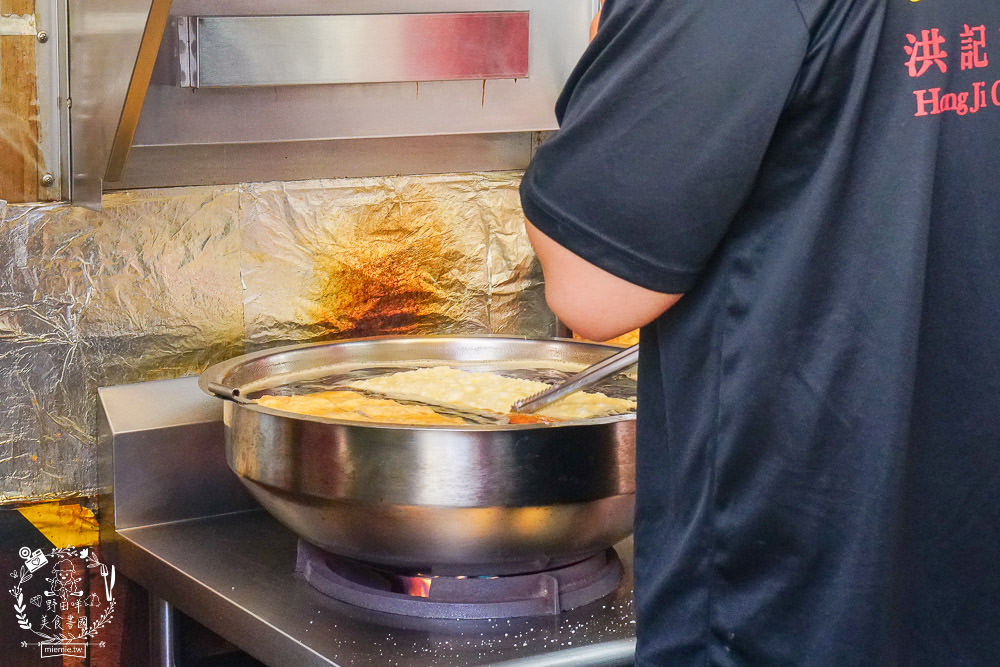 高雄[洪記煎餅果子]超人氣天津小吃!爆漿起司雙蛋必點!堪稱豐盛版的可麗餅?