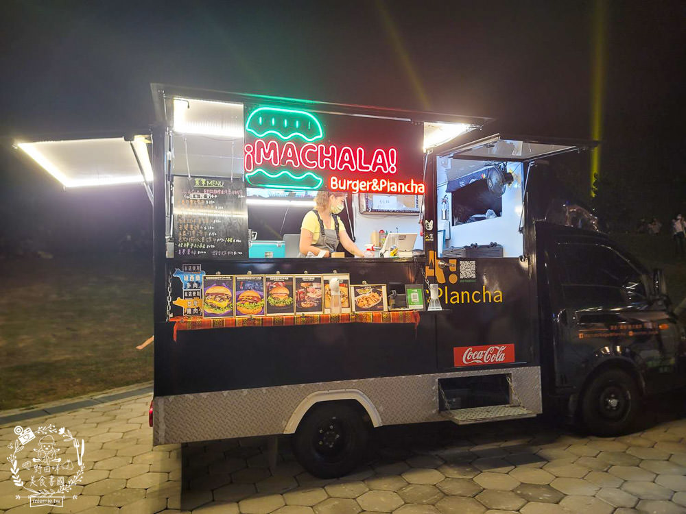 高雄流行音樂中心海風廣場市集!超多美食餐車市集可以逛到腿痠!還有精彩的聖誕燈光秀可以欣賞! - 第24張圖 高雄流行音樂中心海風廣場市集!超多美食餐車市集可以逛到腿痠!還有精彩的聖誕燈光秀可以欣賞!