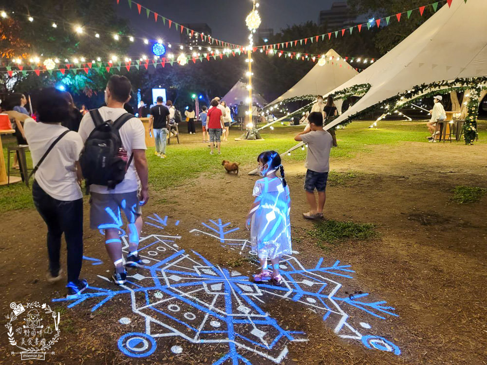 高雄流行音樂中心海風廣場市集!超多美食餐車市集可以逛到腿痠!還有精彩的聖誕燈光秀可以欣賞! - 第57張圖 高雄流行音樂中心海風廣場市集!超多美食餐車市集可以逛到腿痠!還有精彩的聖誕燈光秀可以欣賞!