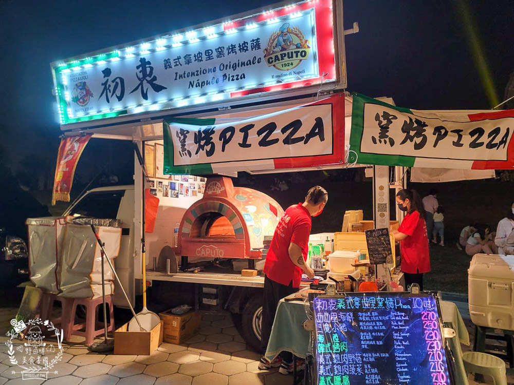 高雄流行音樂中心海風廣場市集!超多美食餐車市集可以逛到腿痠!還有精彩的聖誕燈光秀可以欣賞! - 第23張圖 高雄流行音樂中心海風廣場市集!超多美食餐車市集可以逛到腿痠!還有精彩的聖誕燈光秀可以欣賞!