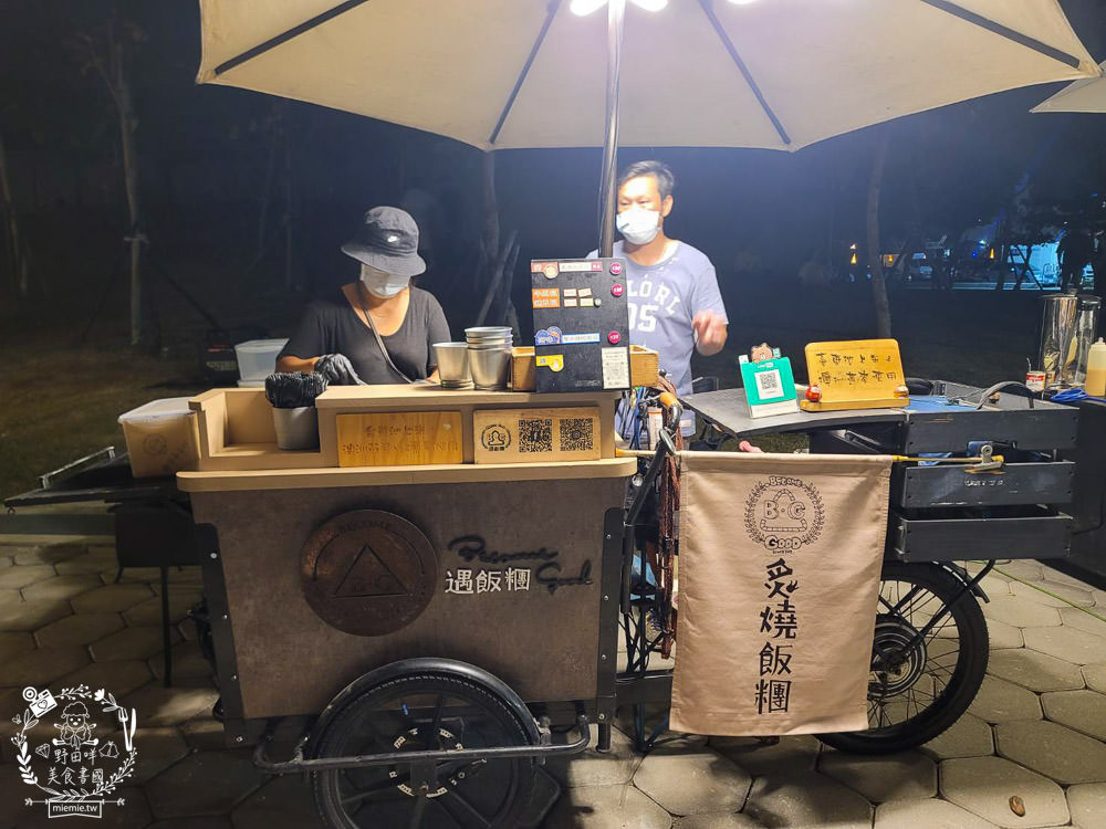 高雄流行音樂中心海風廣場市集!超多美食餐車市集可以逛到腿痠!還有精彩的聖誕燈光秀可以欣賞! - 第37張圖 高雄流行音樂中心海風廣場市集!超多美食餐車市集可以逛到腿痠!還有精彩的聖誕燈光秀可以欣賞!