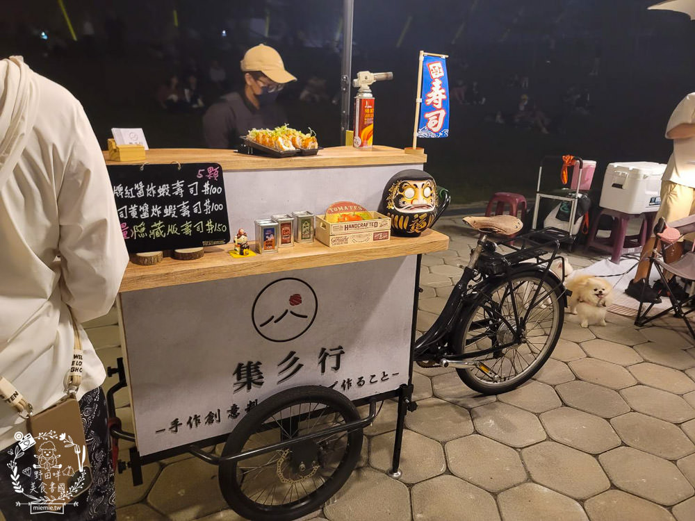 高雄流行音樂中心海風廣場市集!超多美食餐車市集可以逛到腿痠!還有精彩的聖誕燈光秀可以欣賞! - 第17張圖 高雄流行音樂中心海風廣場市集!超多美食餐車市集可以逛到腿痠!還有精彩的聖誕燈光秀可以欣賞!