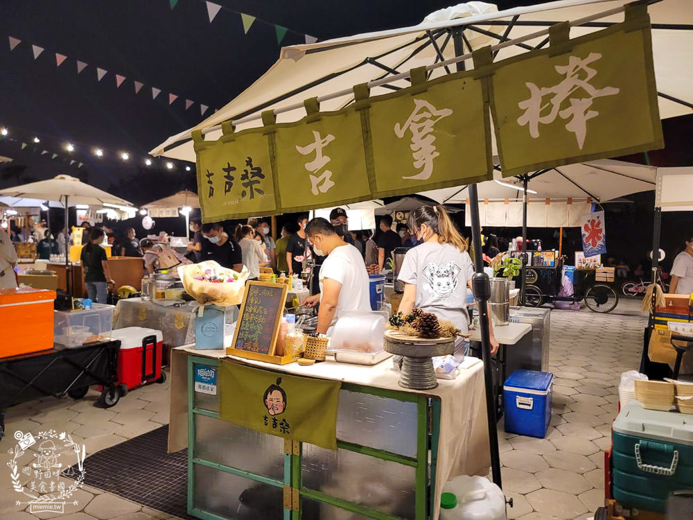 高雄流行音樂中心海風廣場市集!超多美食餐車市集可以逛到腿痠!還有精彩的聖誕燈光秀可以欣賞! - 第31張圖 高雄流行音樂中心海風廣場市集!超多美食餐車市集可以逛到腿痠!還有精彩的聖誕燈光秀可以欣賞!
