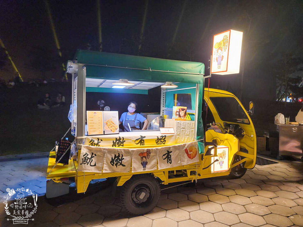 高雄流行音樂中心海風廣場市集!超多美食餐車市集可以逛到腿痠!還有精彩的聖誕燈光秀可以欣賞! - 第14張圖 高雄流行音樂中心海風廣場市集!超多美食餐車市集可以逛到腿痠!還有精彩的聖誕燈光秀可以欣賞!