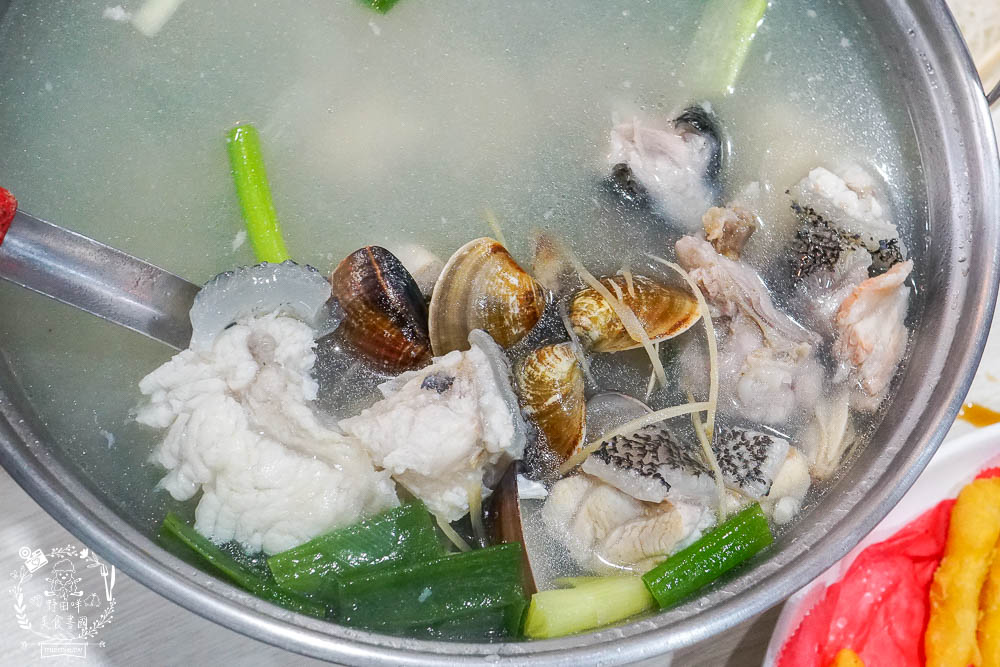 屏東[海味海鮮餐廳]後壁湖超人氣高CP值百元生魚片!合菜料理超澎湃且好停車!