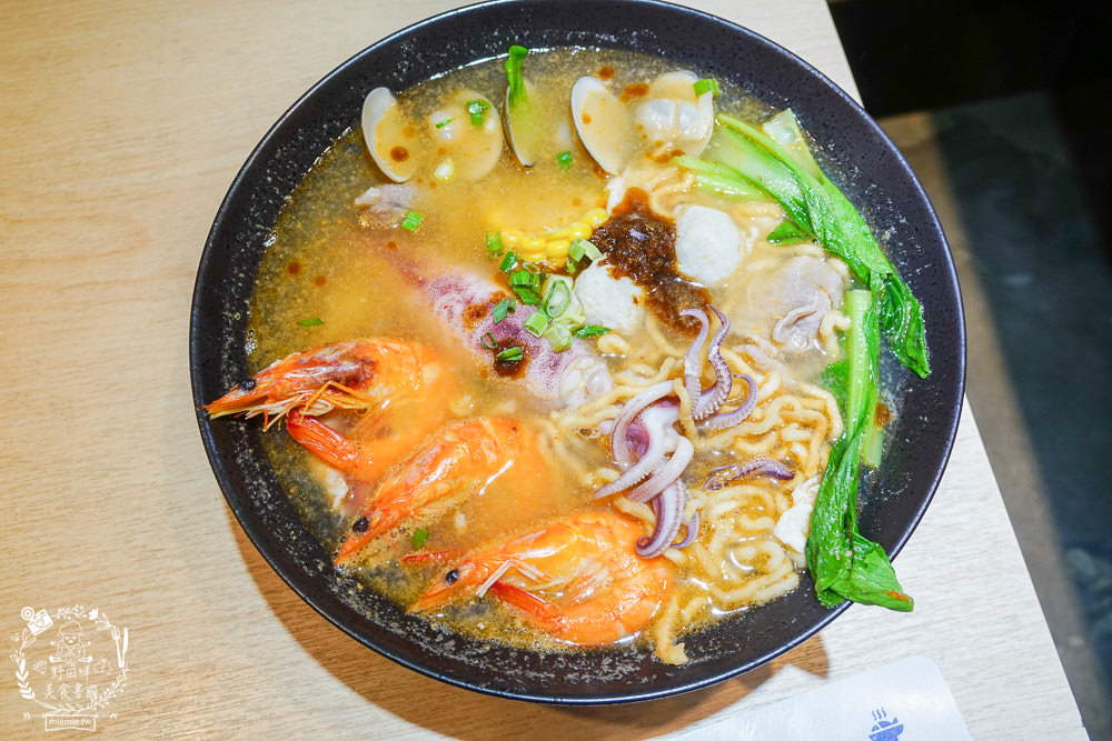 高雄[淘來。淘呷 Taolai]鹽埕區超人氣日系文青風網美宵夜店!霸氣最強最推海鮮鍋燒熱門必點!