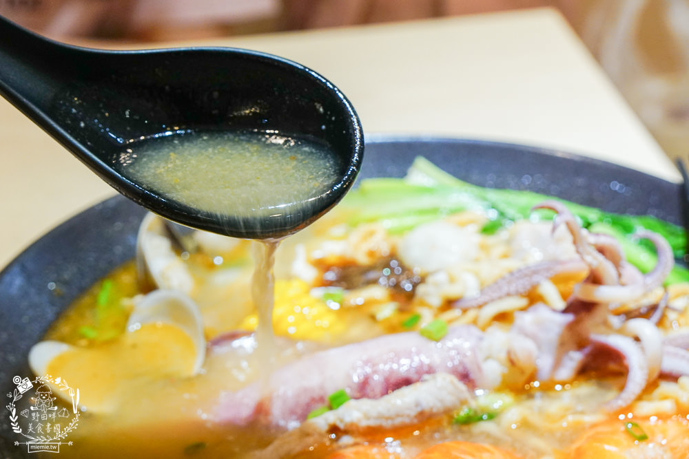 高雄[淘來。淘呷 Taolai]鹽埕區超人氣日系文青風網美宵夜店!霸氣最強最推海鮮鍋燒熱門必點!