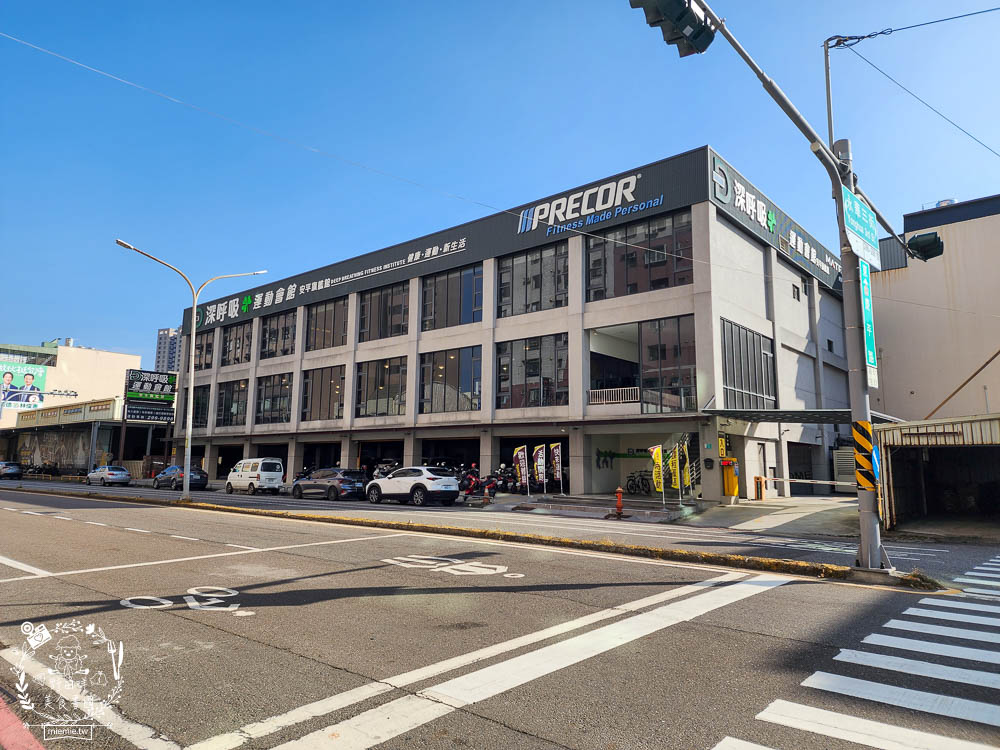 台南健身房推薦|深呼吸運動會館-安平旗艦館|教練一對一教你準確動作!超多運動器材全身都能鍛鍊？！