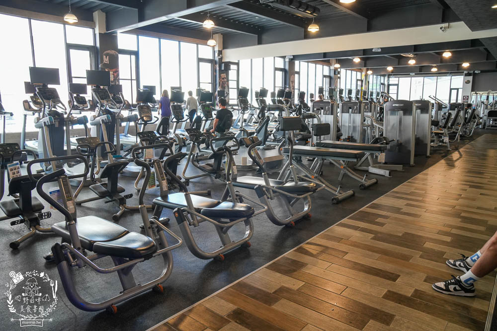 台南健身房推薦|深呼吸運動會館-安平旗艦館|教練一對一教你準確動作!超多運動器材全身都能鍛鍊？！