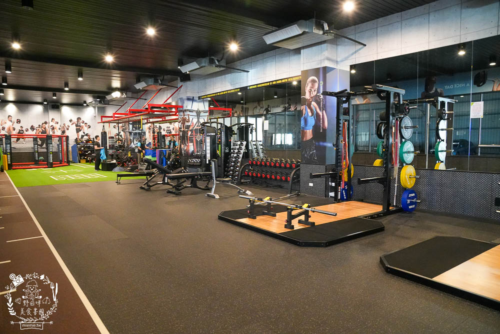 台南健身房推薦|深呼吸運動會館-安平旗艦館|教練一對一教你準確動作!超多運動器材全身都能鍛鍊？！