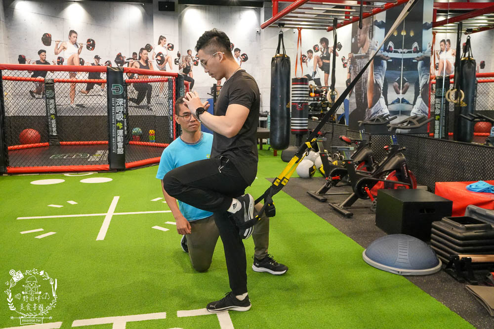 台南健身房推薦|深呼吸運動會館-安平旗艦館|教練一對一教你準確動作!超多運動器材全身都能鍛鍊？！