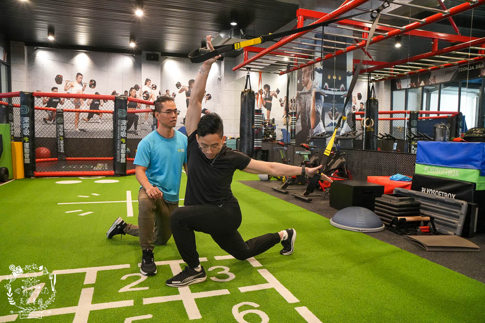台南健身房推薦|深呼吸運動會館-安平旗艦館|教練一對一教你準確動作!超多運動器材全身都能鍛鍊？！