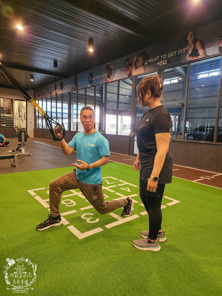 台南健身房推薦|深呼吸運動會館-安平旗艦館|教練一對一教你準確動作!超多運動器材全身都能鍛鍊？！