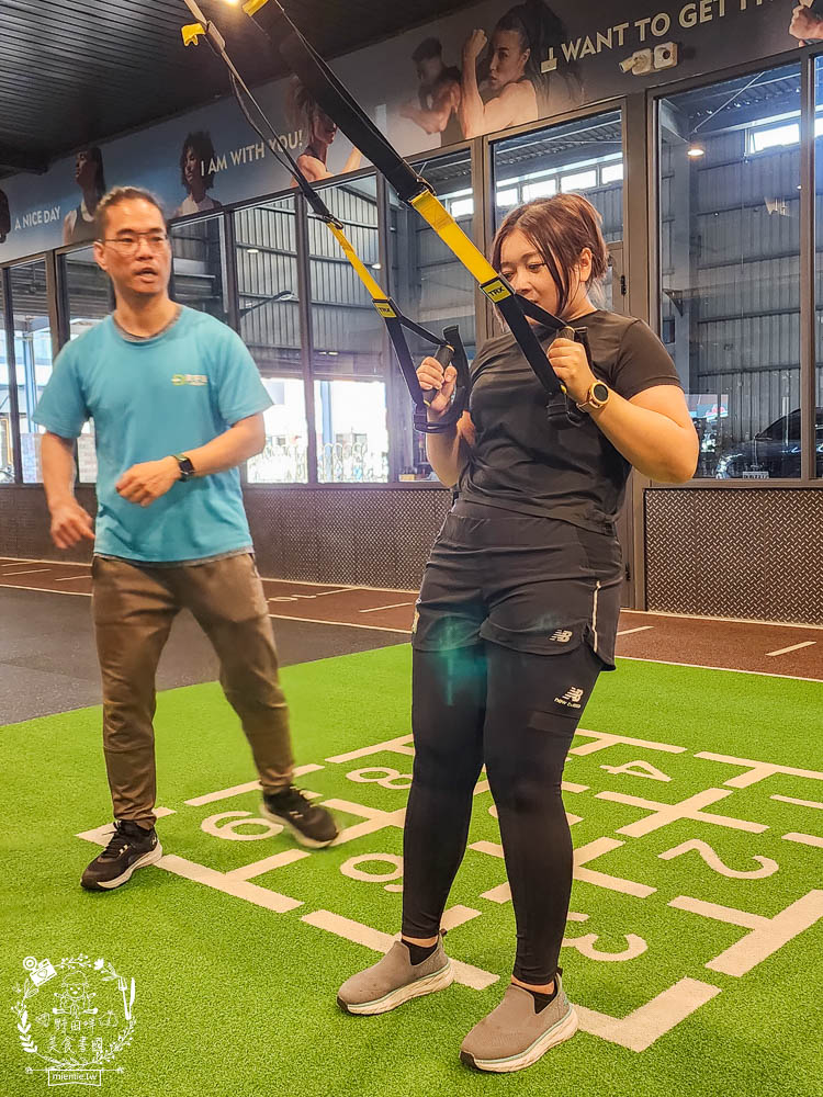 台南健身房推薦|深呼吸運動會館-安平旗艦館|教練一對一教你準確動作!超多運動器材全身都能鍛鍊？！