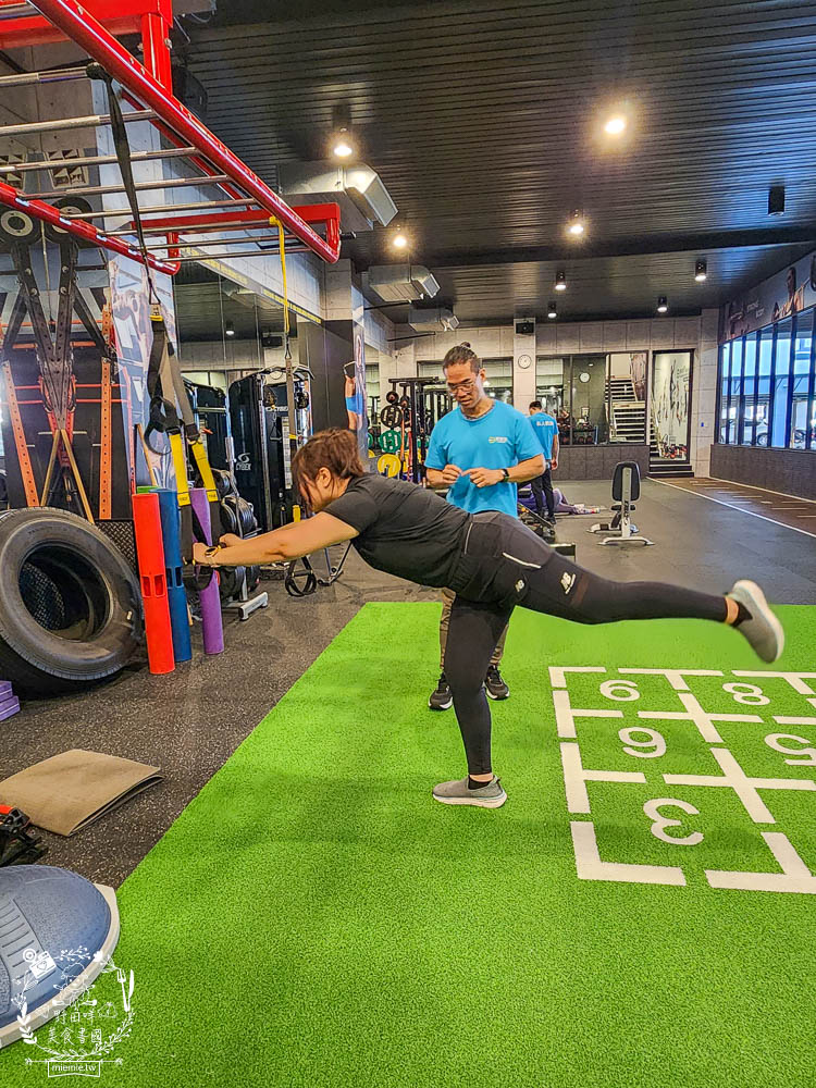 台南健身房推薦|深呼吸運動會館-安平旗艦館|教練一對一教你準確動作!超多運動器材全身都能鍛鍊？！